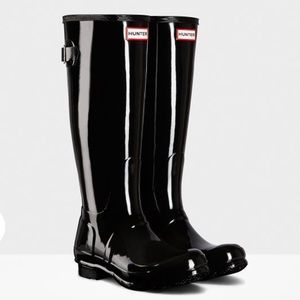 Women’s shiny black tall Hunter boots
